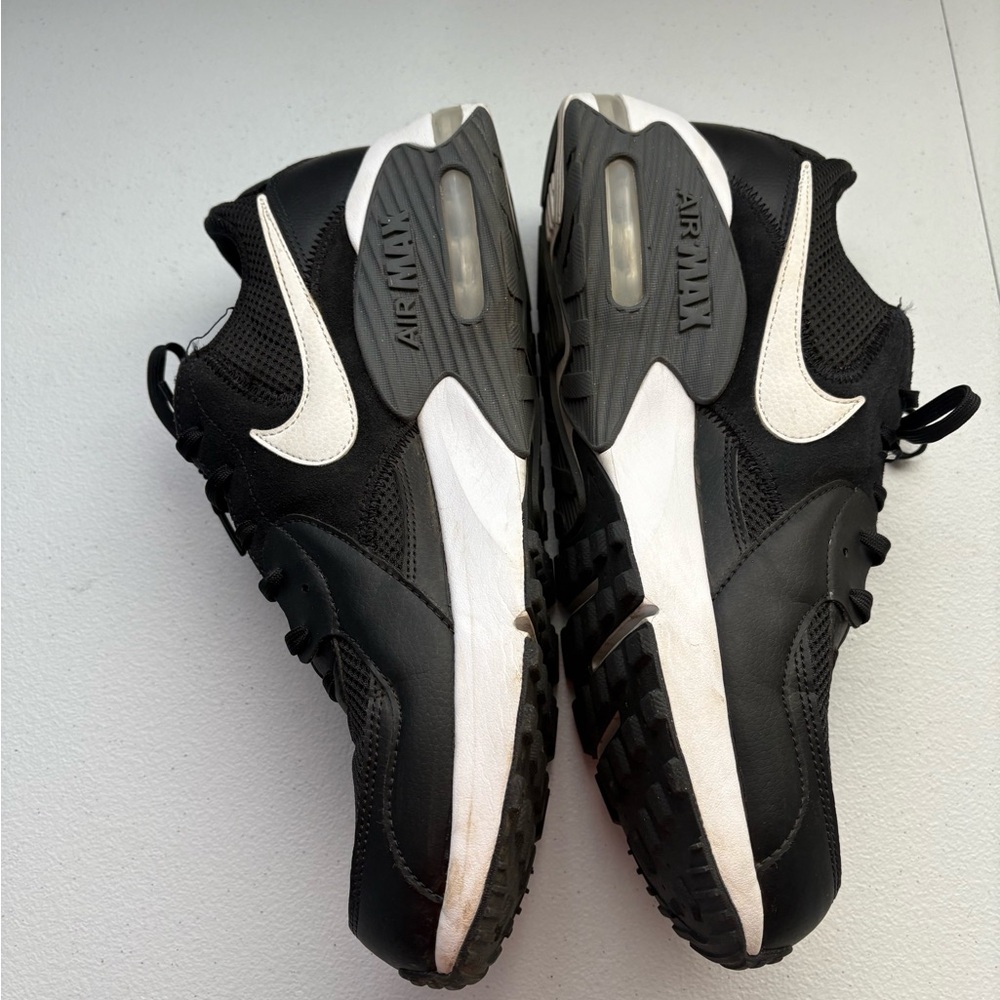 Nike Men's Excee Air Max Black and White Sneakers - Picture 2 of 6